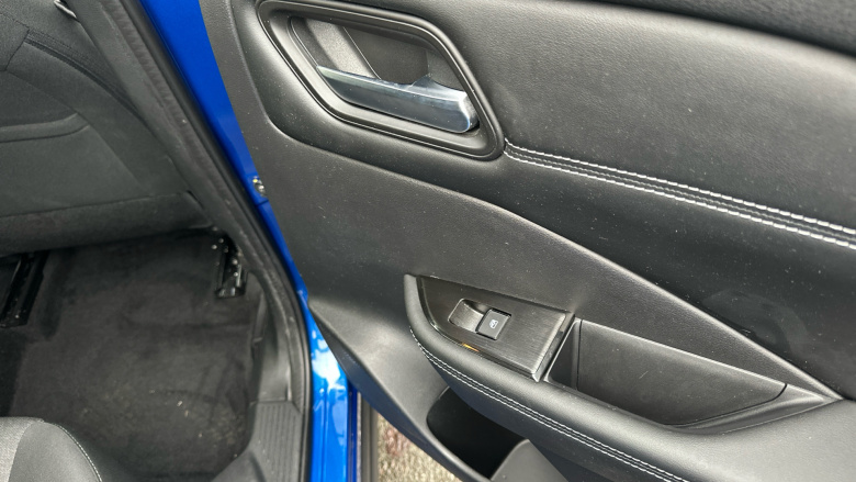 Nissan Qashqai 1.3 DiG-T MH N-Connecta 5dr Petrol Hatchback